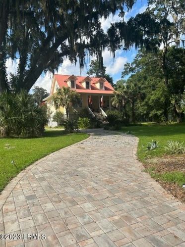 17 Pleasant Place Dr, Beaufort, SC 29907-1188