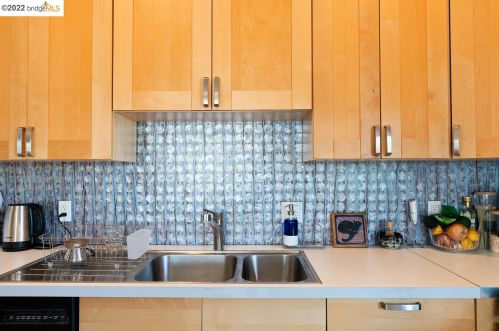 5937 Fremont St, Oakland CA 94608-2217 exterior