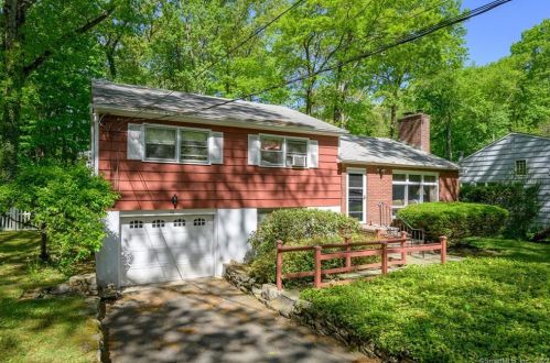56 Lancer Ln, Stamford, CT 06905-1731