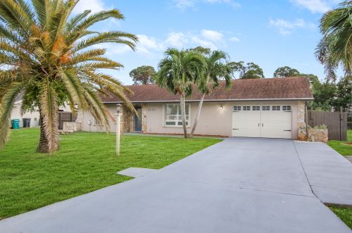 2466 Pascal Ave, Fort Pierce, FL 34952-6759