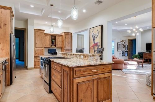 583 Lora Ln, Tarpon Springs FL 34688-9058 exterior