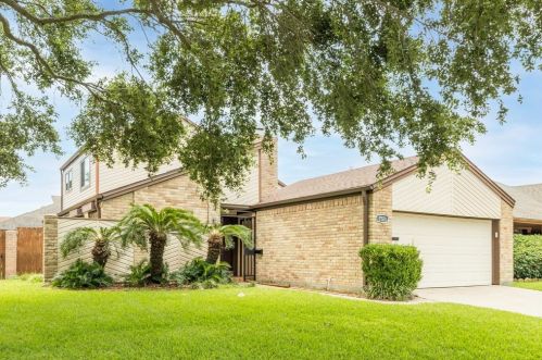 7521 Beluche Dr, Galveston, TX 77551-1517