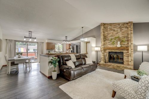 1708 Cudd Cir, Hudson, WI 54016-2034