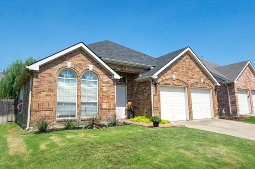 8021 Paloverde Dr, Fort Worth, TX 76137-6135