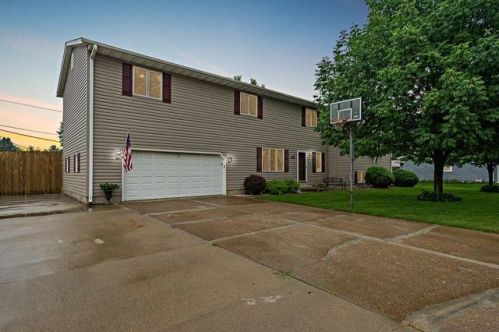 1518 3rd Ave, Shaffton, IA 52730-1115