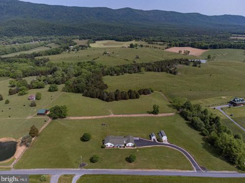 803 Hook Hill Rd, Richmond National Battlefiel, VA 22835-3505
