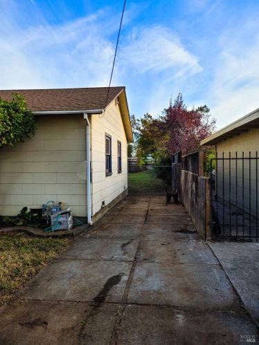 1561 Talmage Ct, Ukiah, CA 95482-6010