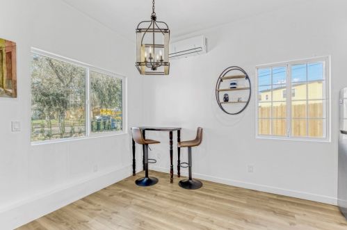 5920 Riverton Ave, North Hollywood CA  91601-1443 exterior