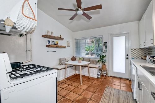 142 Glaucus St, Encinitas CA  92024-1601 exterior
