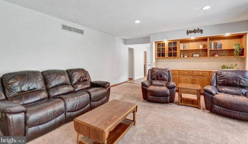 813 Marlboro Spring Rd, Kennett Sq PA  19348-1313 exterior