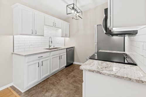 8201 Lexington Pl, Kenosha, WI 53158-2515