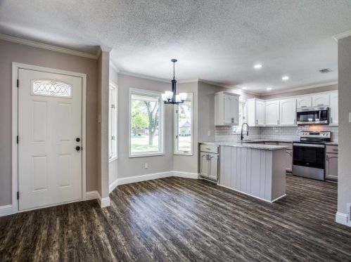 9002 Hickory Hill Dr, Granbury, TX 76049-4124