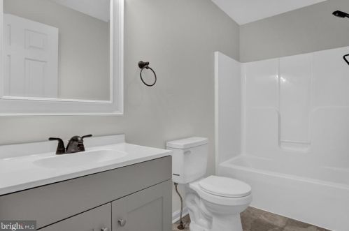 60 Cold Springs Rd, Carlisle PA 17015-9113 exterior