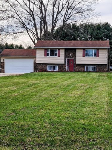 194 Chateaugay Dr, Pataskala, OH 43062-9549