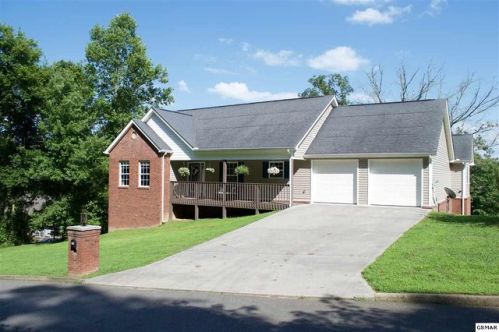 824 Mountain Grove Ln, Seymour, TN 37865-4491