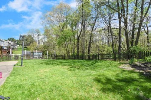 3522 Fox Chase Dr, Imperial PA  15126-9604 exterior