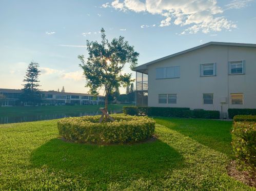 28 Chatham B, West Palm Beach, FL 33417-1805