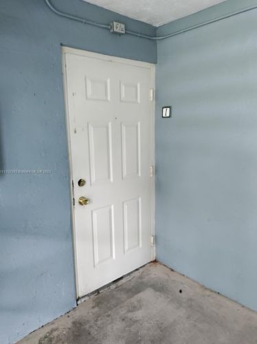 6755 175th Ln, Hialeah, FL 33015-5855