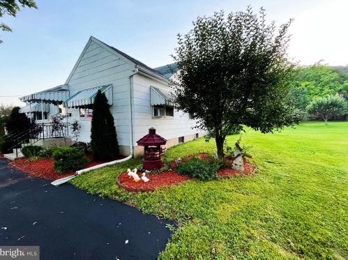23 Sillyman St, West Cressona, PA 17929-1115