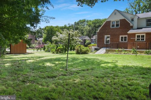 827 Woodsdale Rd, Wilmington DE  19809-2244 exterior