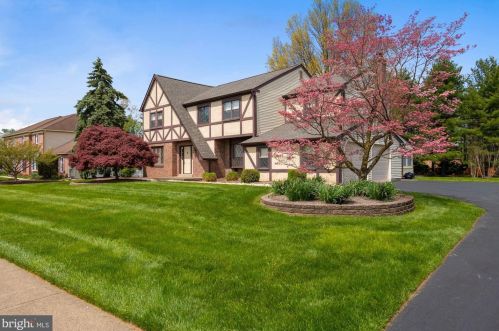 1558 Clark Dr, Yardley, PA 19067-4375