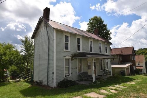 138 Elm St, Claysville, PA 15323-2375
