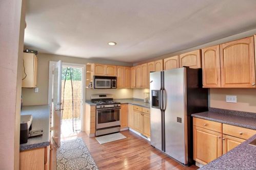 115 Ledgeside Ave, Waterbury, CT 06708-2707