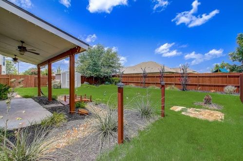 125 Sweet Gum, Uhland TX  78640-5961 exterior