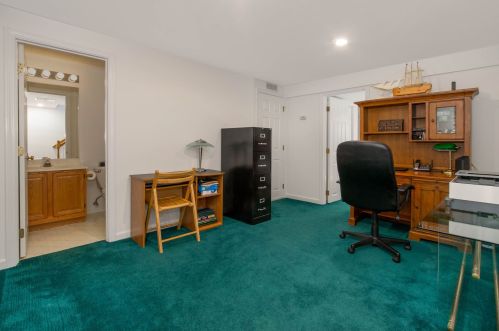 77 Dorchester Way, Nashua NH 03064-8121 exterior