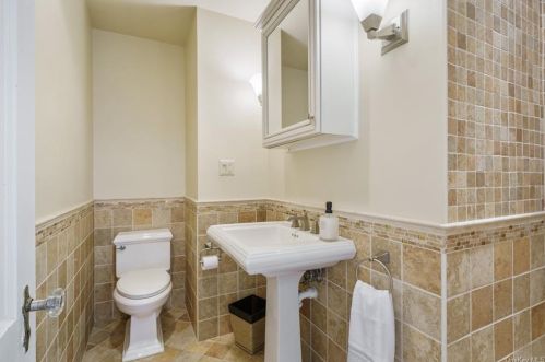 37 Fox Hill Rd, Tuxedo Park NY  10987-4227 exterior