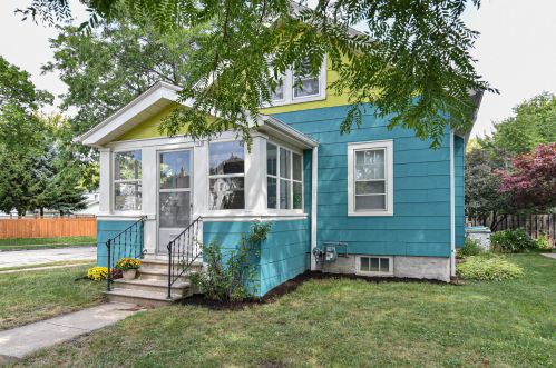 702 Linus St, Milwaukee, WI 53207-1741