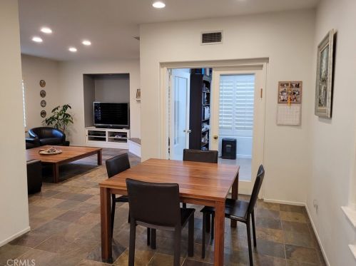 33 Commonwealth, Irvine CA  92618-7003 exterior