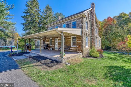 7455 Hillside Dr, Spring Grove PA  17362-8555 exterior