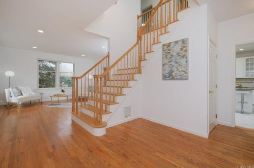 1 Hawthorne Way, Hartsdale, NY 10530-3004