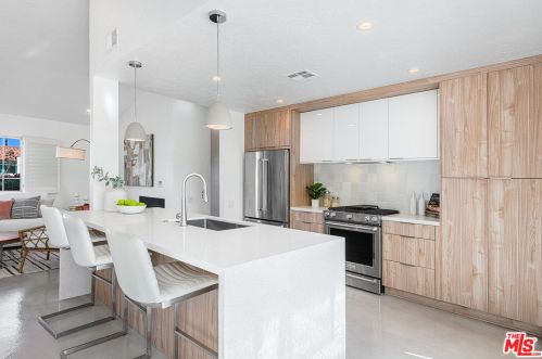 1055 Louise Dr, Palm Springs CA  92262-3241 exterior