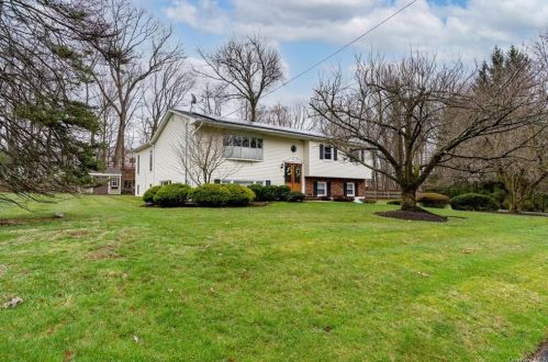 11 Stemmer Ln, Airmont, NY 10901-4304