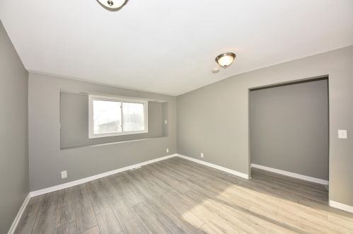 9127 Swan Cir, Milwaukee WI  53225-2719 exterior