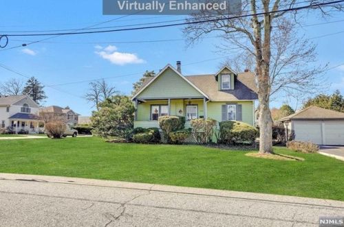 334 Corona Pl, Ridgewood, NJ 07450-2802