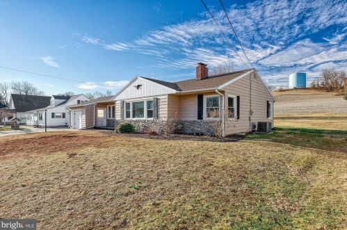 185 Hanover St, Spring Grove PA  17362-1103 exterior