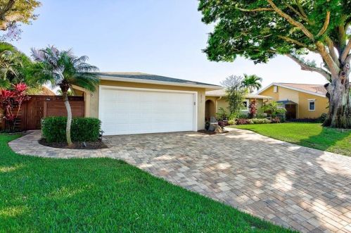 1472 50th Ave, Saint Petersburg, FL 33703-3546