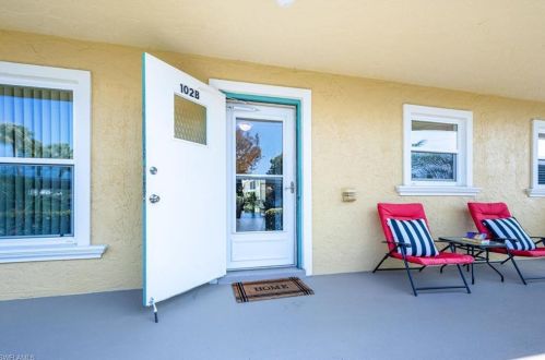 401 Charlemagne Blvd, Naples, FL 34112-7069