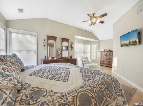 5 River Dell, Oakland NJ  07436-2302 exterior