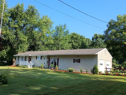 46 Tanner Rd, Greenville, PA 16125-9205