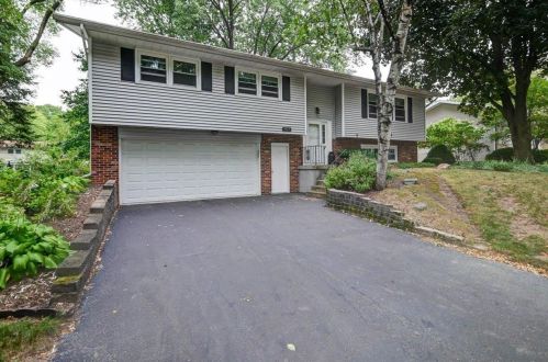 1513 Tarragon Dr, Madison, WI 53716-1856