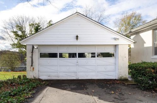 196 Branford Rd, North Branford, CT 06471-1366