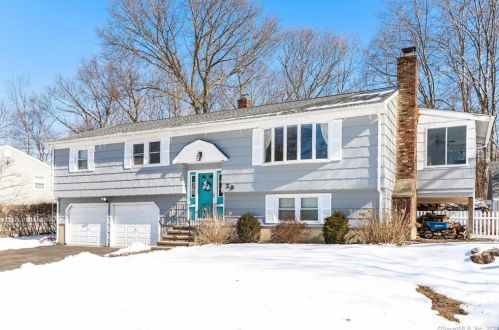 29 Brooklawn Dr, Milford, CT 06460-2805