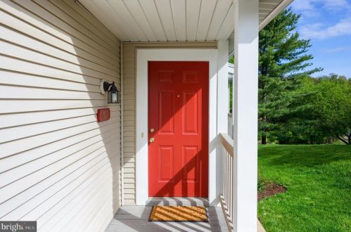 104 Country Place Dr, Lancaster, PA 17601-1775