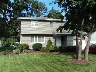 86 Edgewood Dr, Orangeburg, NY 10962-1610