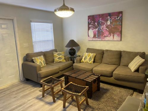 1070 36th St, West Palm Beach, FL 33407-3903