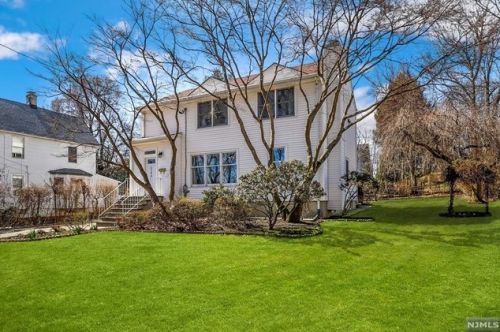218 Shore Rd, Harrington Park, NJ 07640-1526